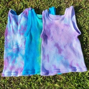 •3 pack tie dye tanks•